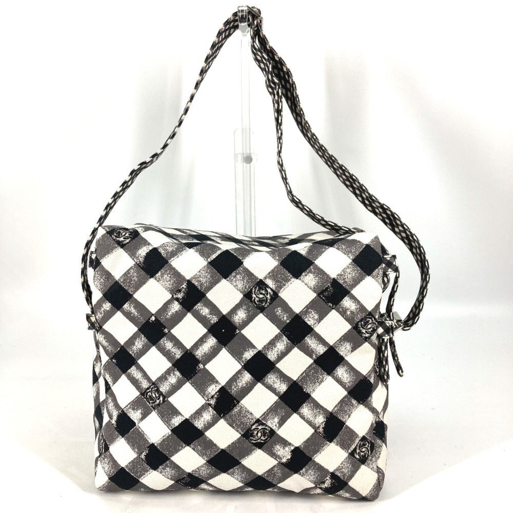 CHANEL White Shoulder Bag - Picture 4 of 16